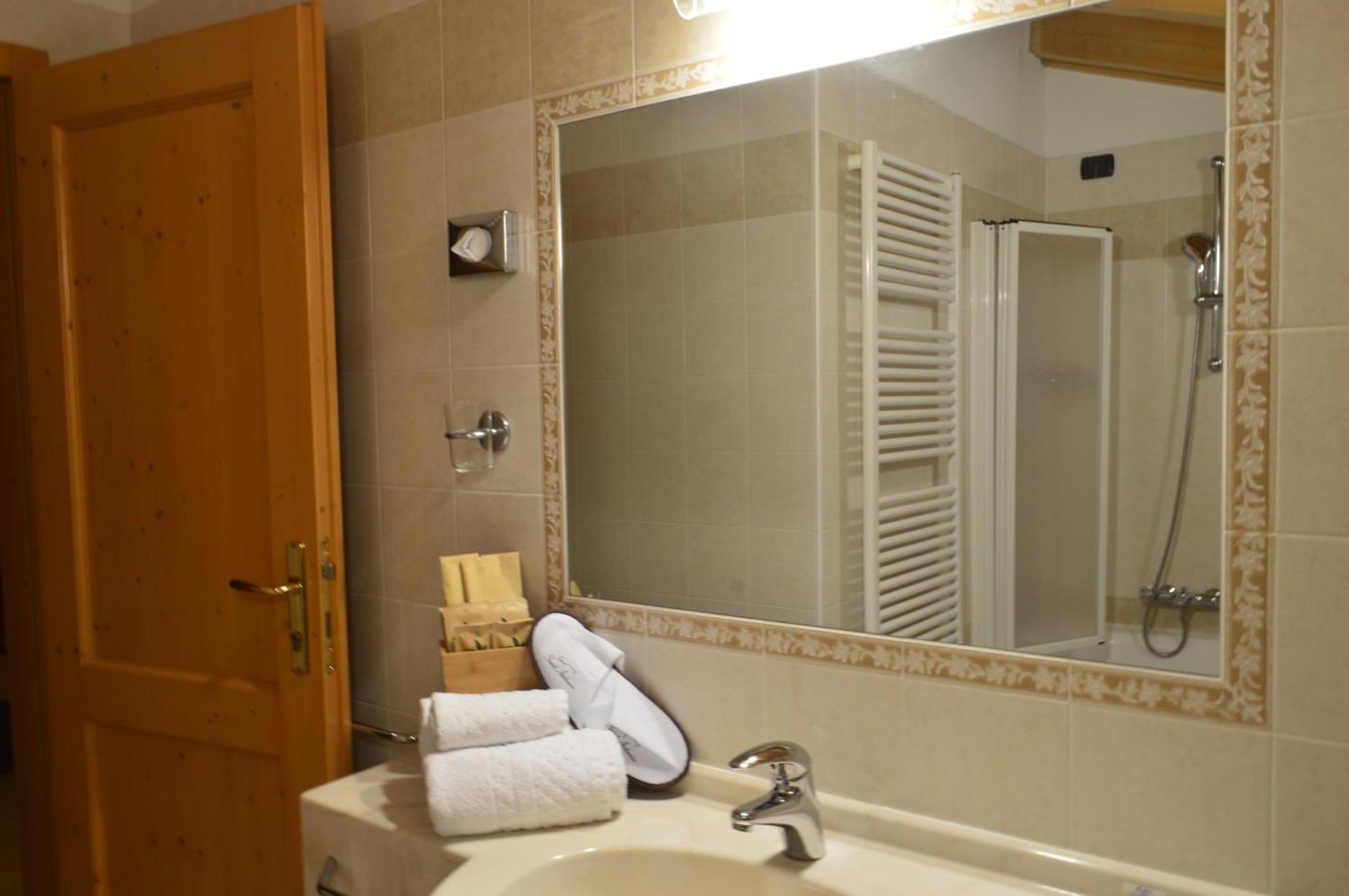 Hotel Garni Sant'Antonio Con Spa Madonna di Campiglio Ngoại thất bức ảnh