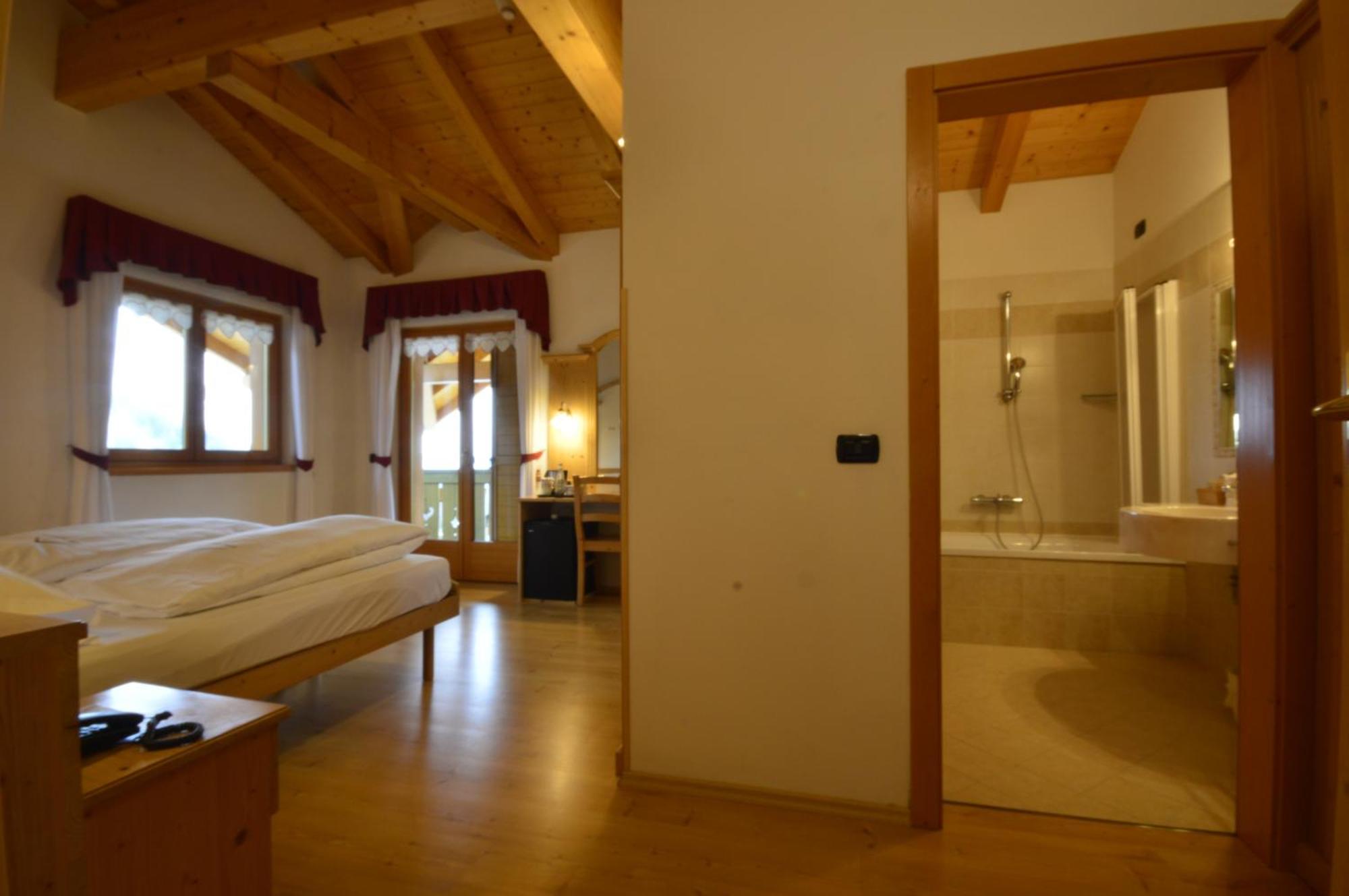 Hotel Garni Sant'Antonio Con Spa Madonna di Campiglio Ngoại thất bức ảnh