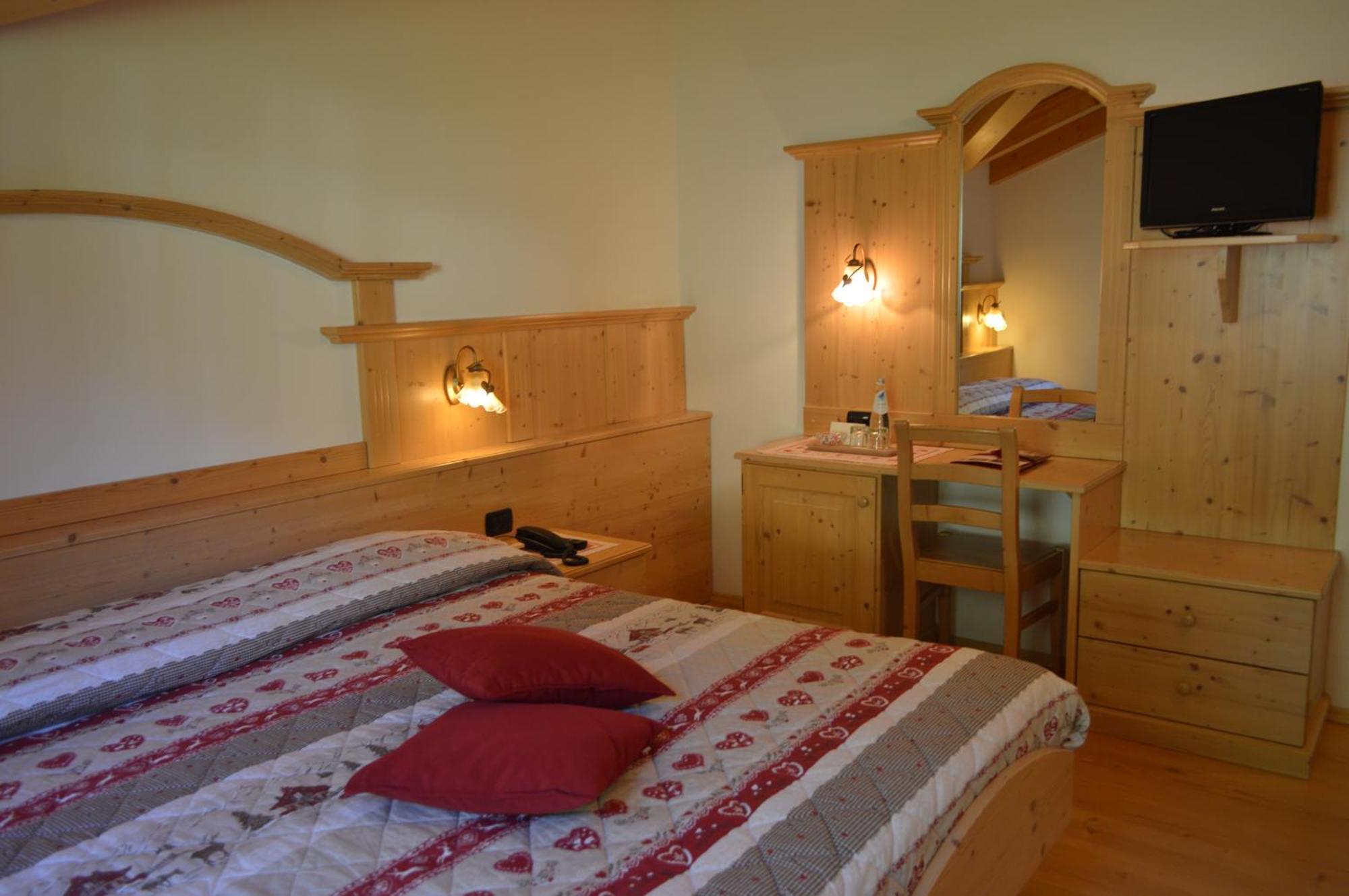 Hotel Garni Sant'Antonio Con Spa Madonna di Campiglio Ngoại thất bức ảnh