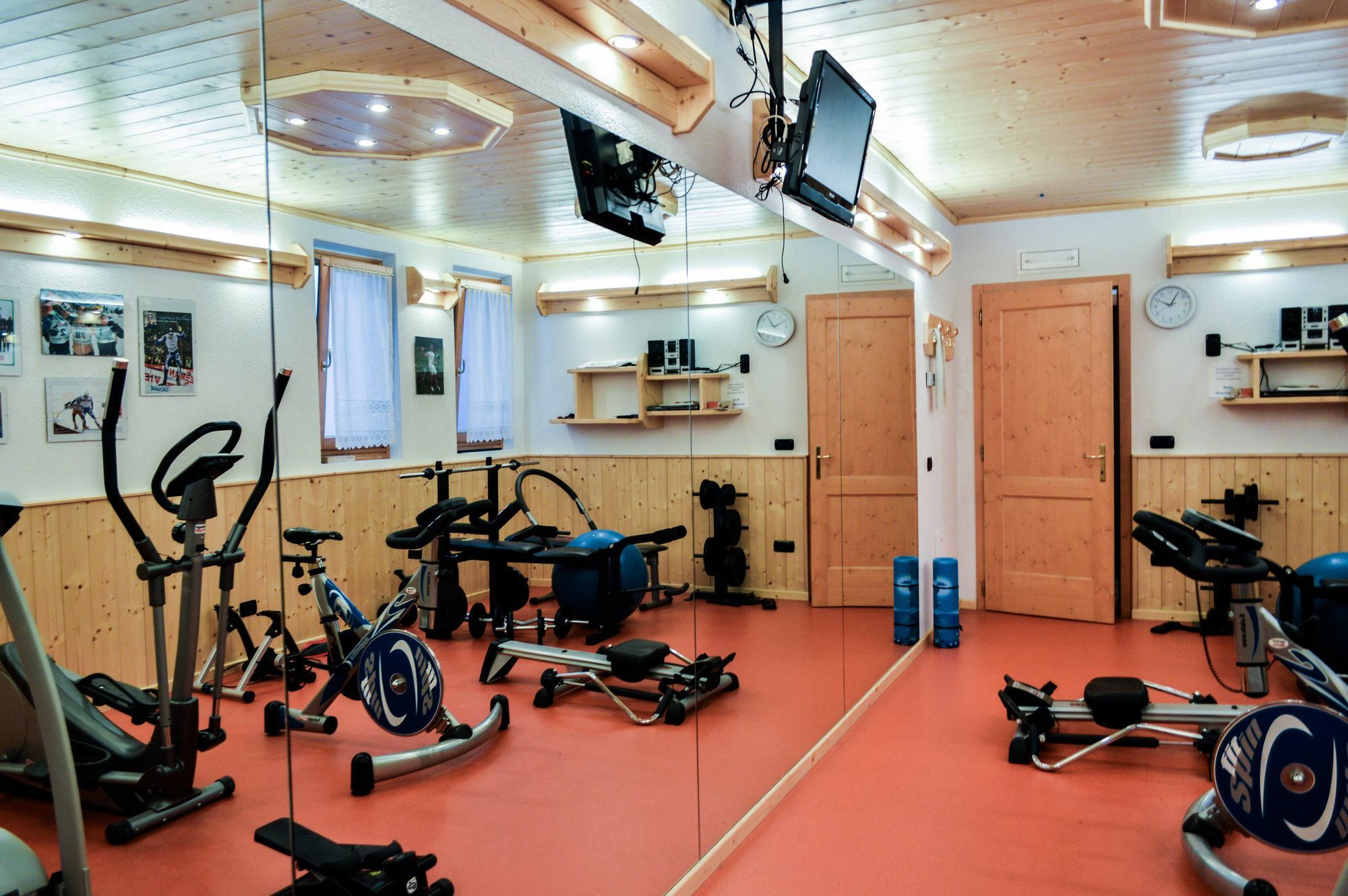 Hotel Garni Sant'Antonio Con Spa Madonna di Campiglio Ngoại thất bức ảnh